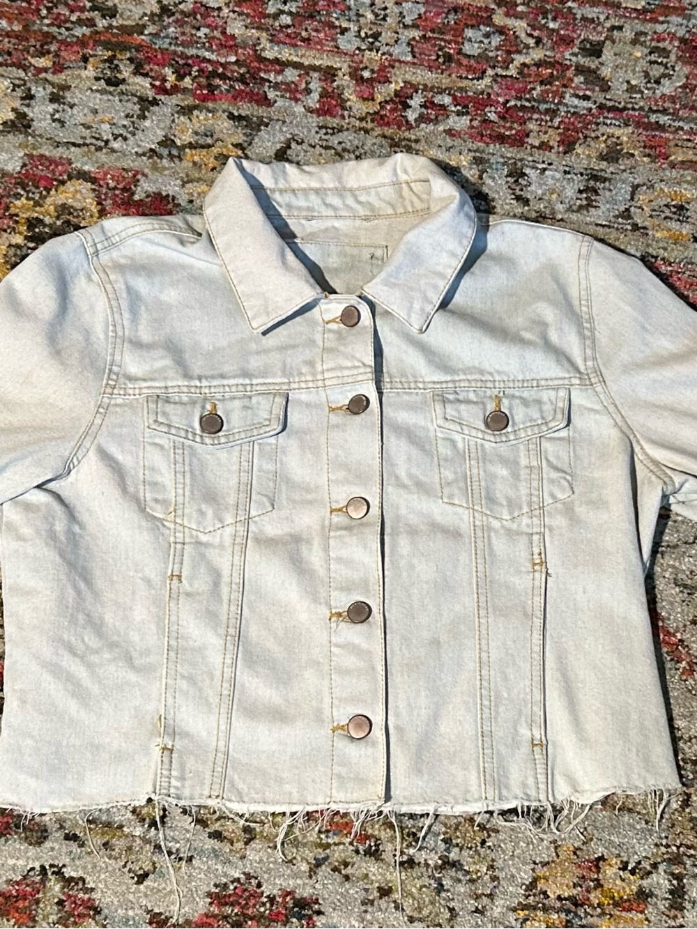 Source Unknown custom Light Wash Denim Jean Jacket with Rhinestone Lip Patch - Picture 7 of 7